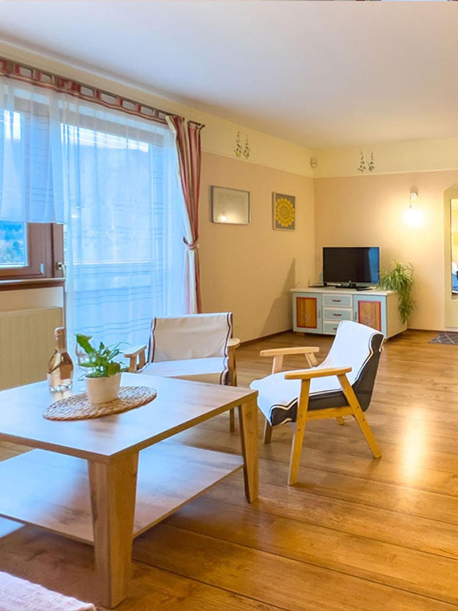 シュチルク Family Relax Widoki Bed & Breakfast エクステリア 写真